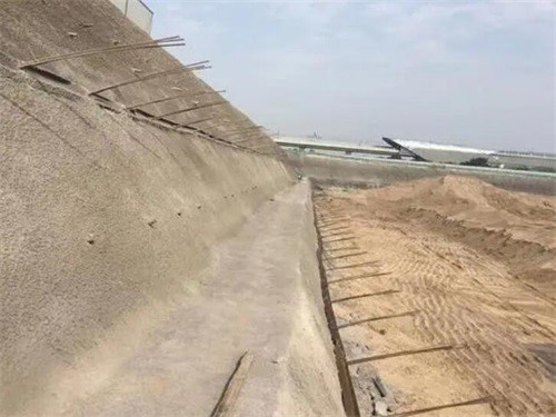 海城河道边坡加固